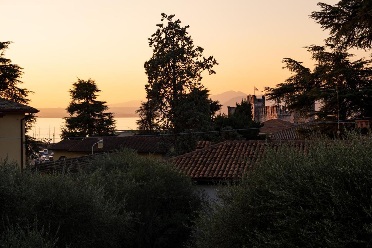 Apartamento Riviera Degli Ulivi - Terrace Over The Castle Torri Del Benaco Exterior foto